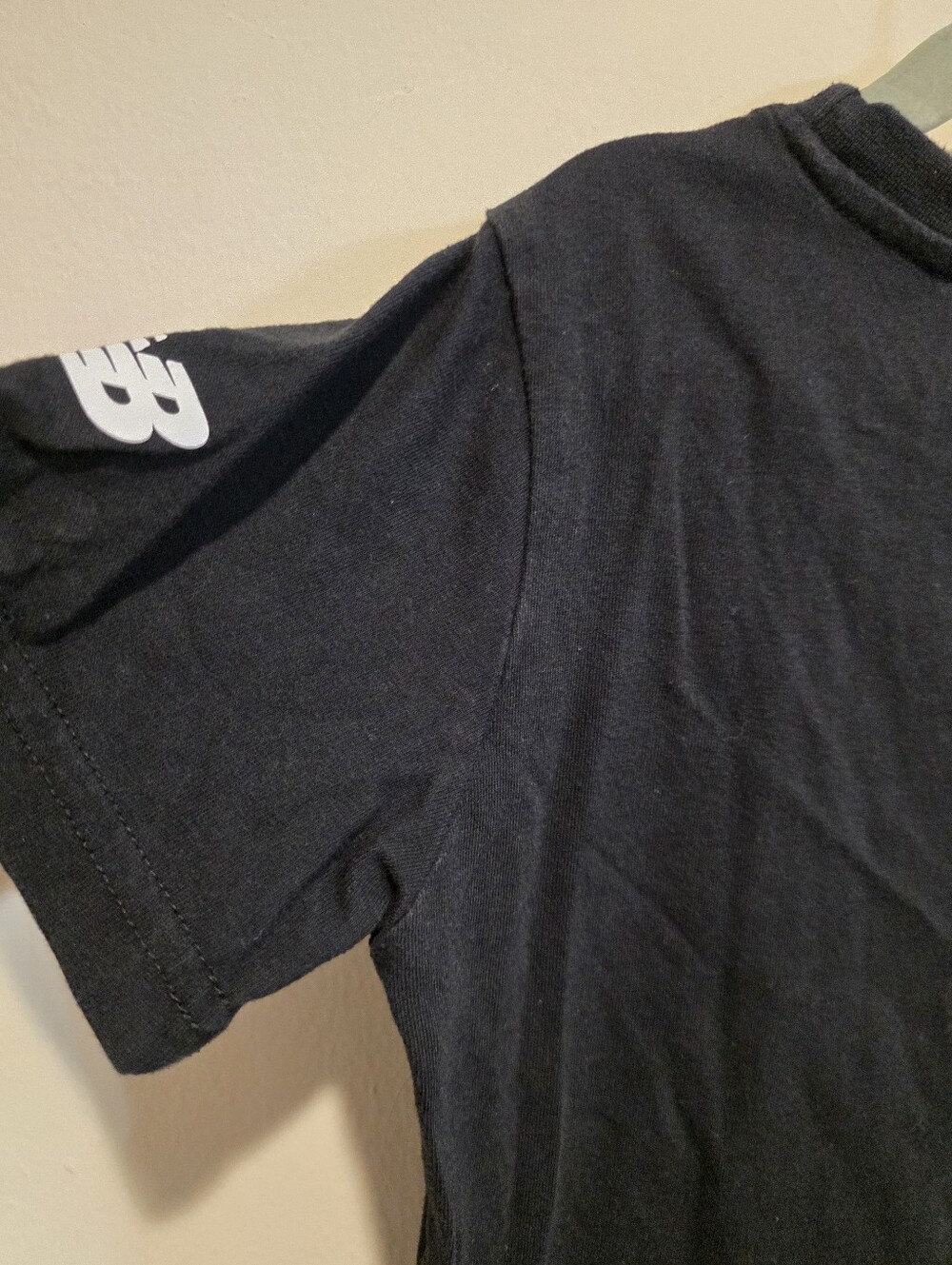 New Balance Black Tee with White Logo - Kids Short Sleeve Size 8 - Picture 5 of 5